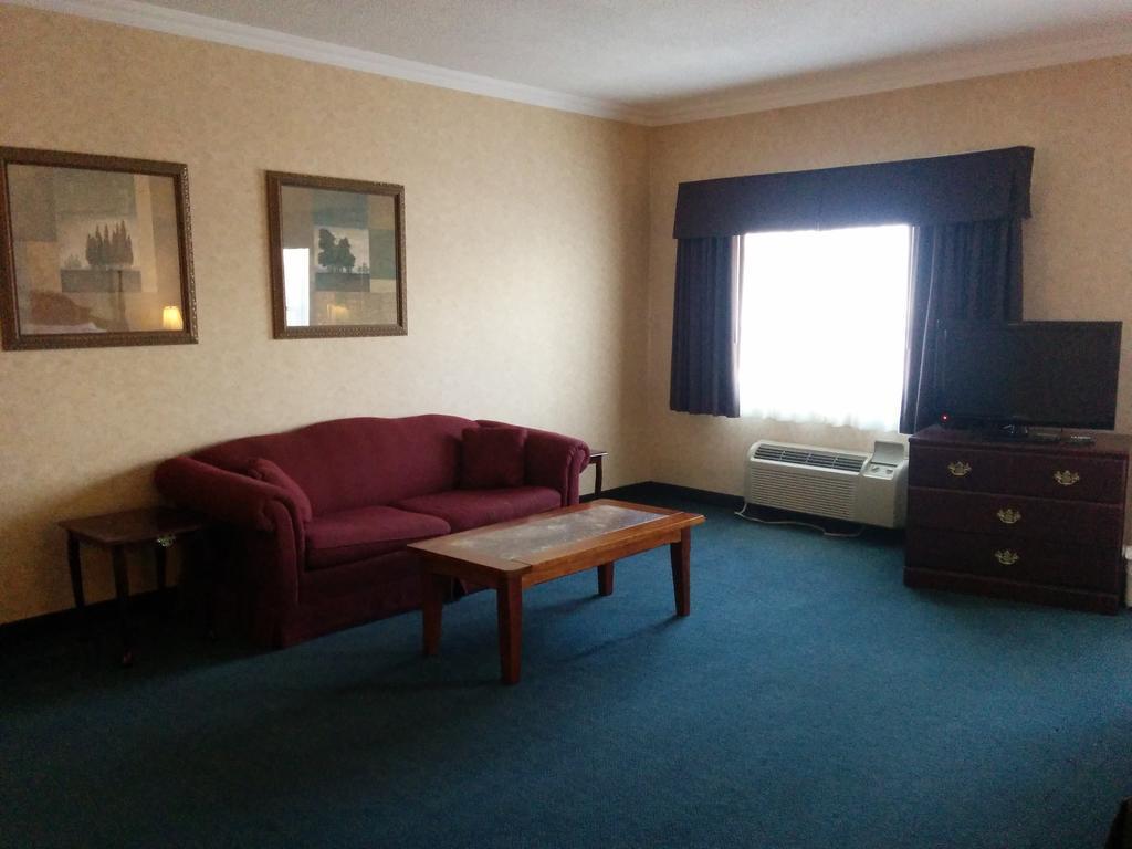 Days Inn By Wyndham Toronto East Lakeview Eksteriør bilde