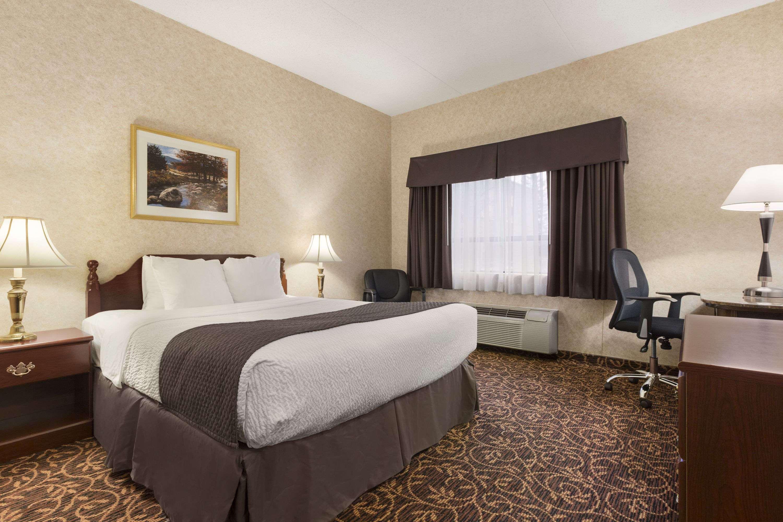 Days Inn By Wyndham Toronto East Lakeview Eksteriør bilde