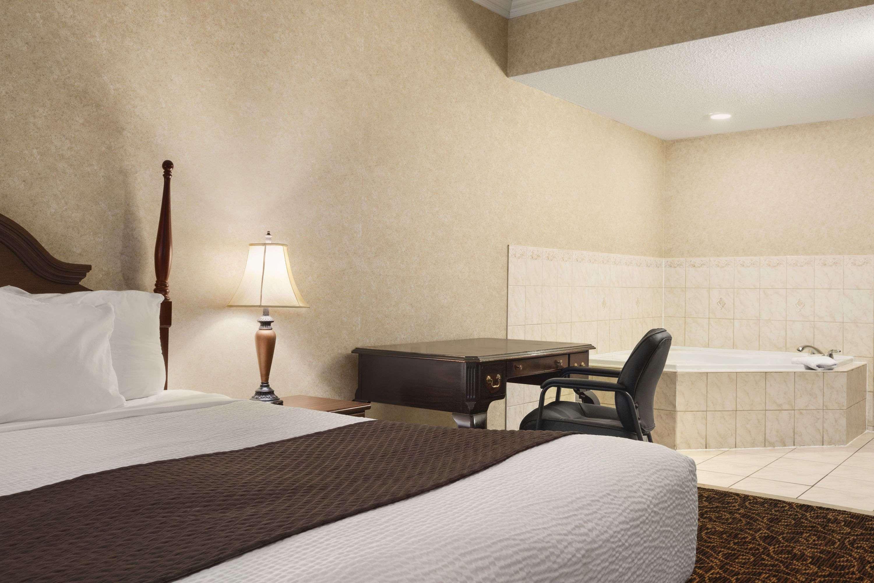 Days Inn By Wyndham Toronto East Lakeview Eksteriør bilde