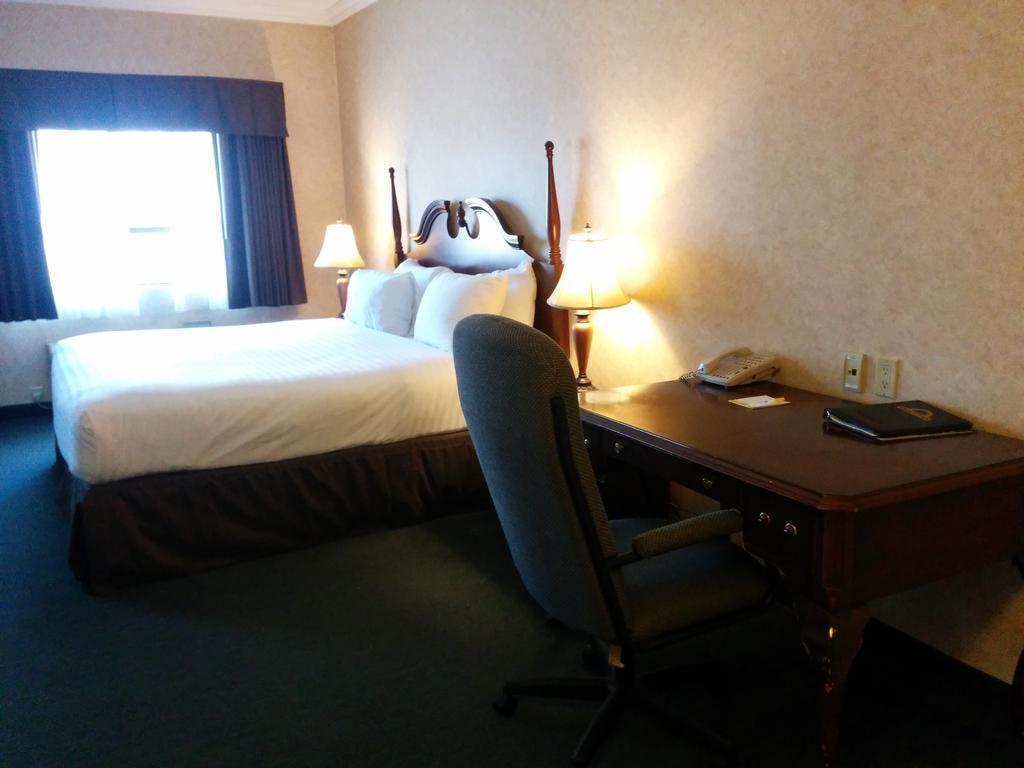 Days Inn By Wyndham Toronto East Lakeview Eksteriør bilde