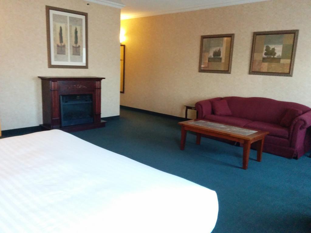 Days Inn By Wyndham Toronto East Lakeview Eksteriør bilde