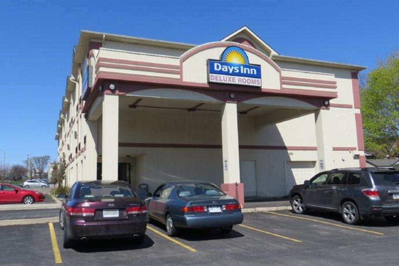 Days Inn By Wyndham Toronto East Lakeview Eksteriør bilde