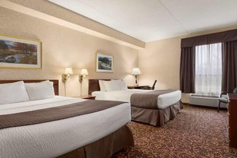 Days Inn By Wyndham Toronto East Lakeview Eksteriør bilde